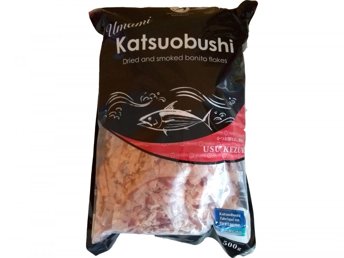 Un produit : la bonite séchée (Katsuo-Bushi)