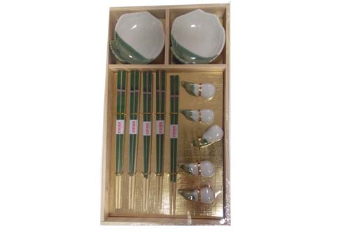 Service complet 5 personnes baguettes, reposes baguettes et sauciers Service complet 5 personnes baguettes, reposes baguettes et sauciers